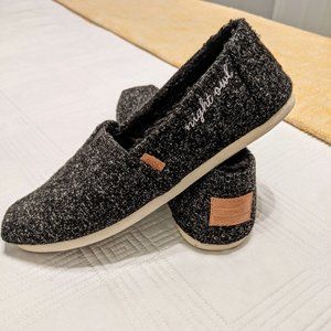 Toms classic shoes